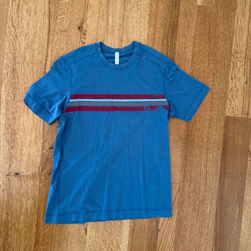 Lululemon Men's Blue T-shirt
